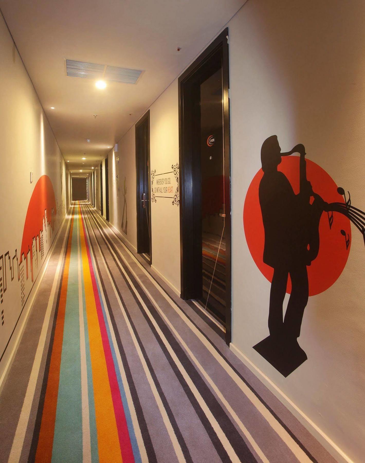 Cabin Hotel Джакарта Экстерьер фото